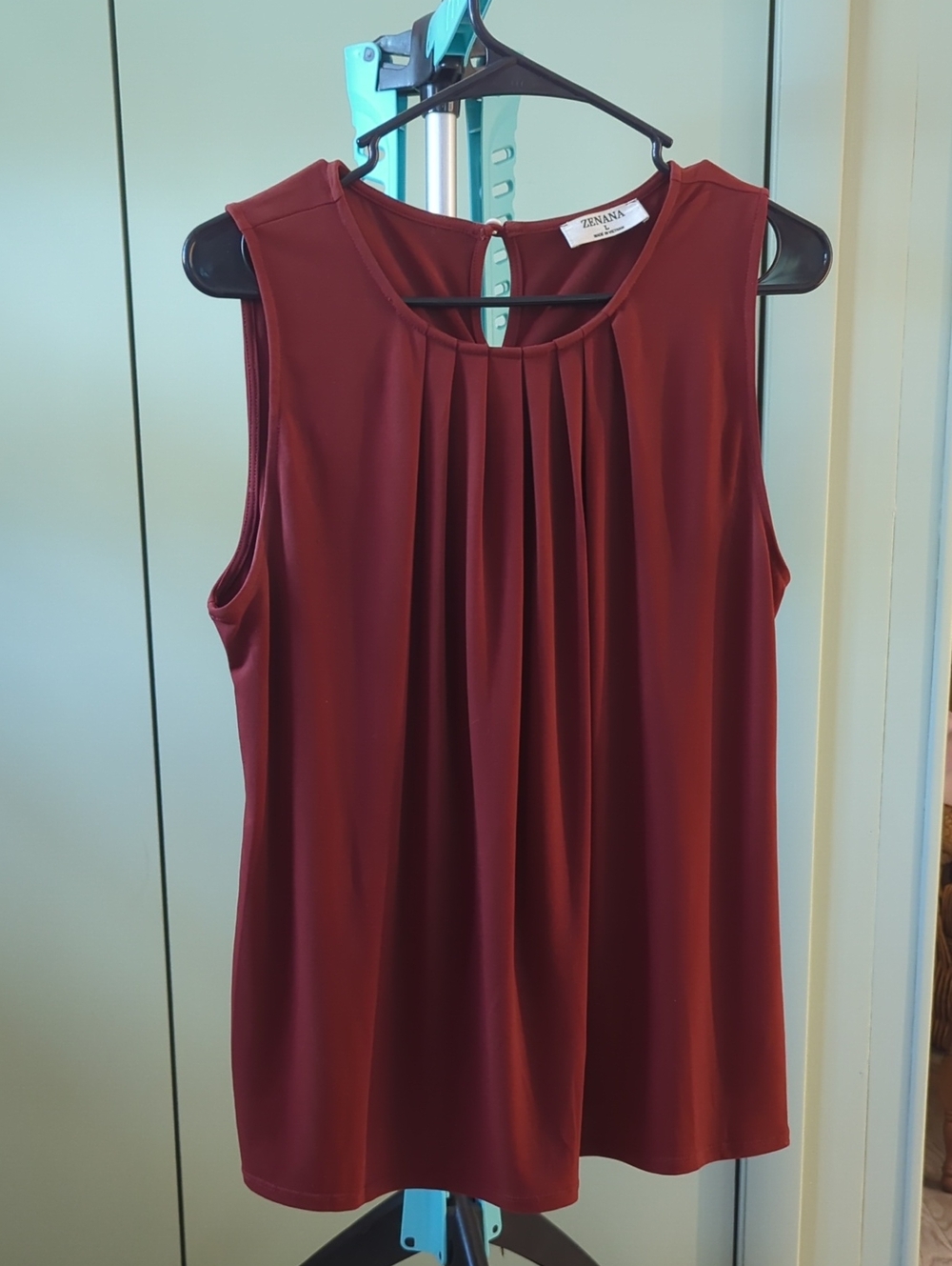 Zenana Outfitters Sleeveless Pleated Blouse in Burnt Orange